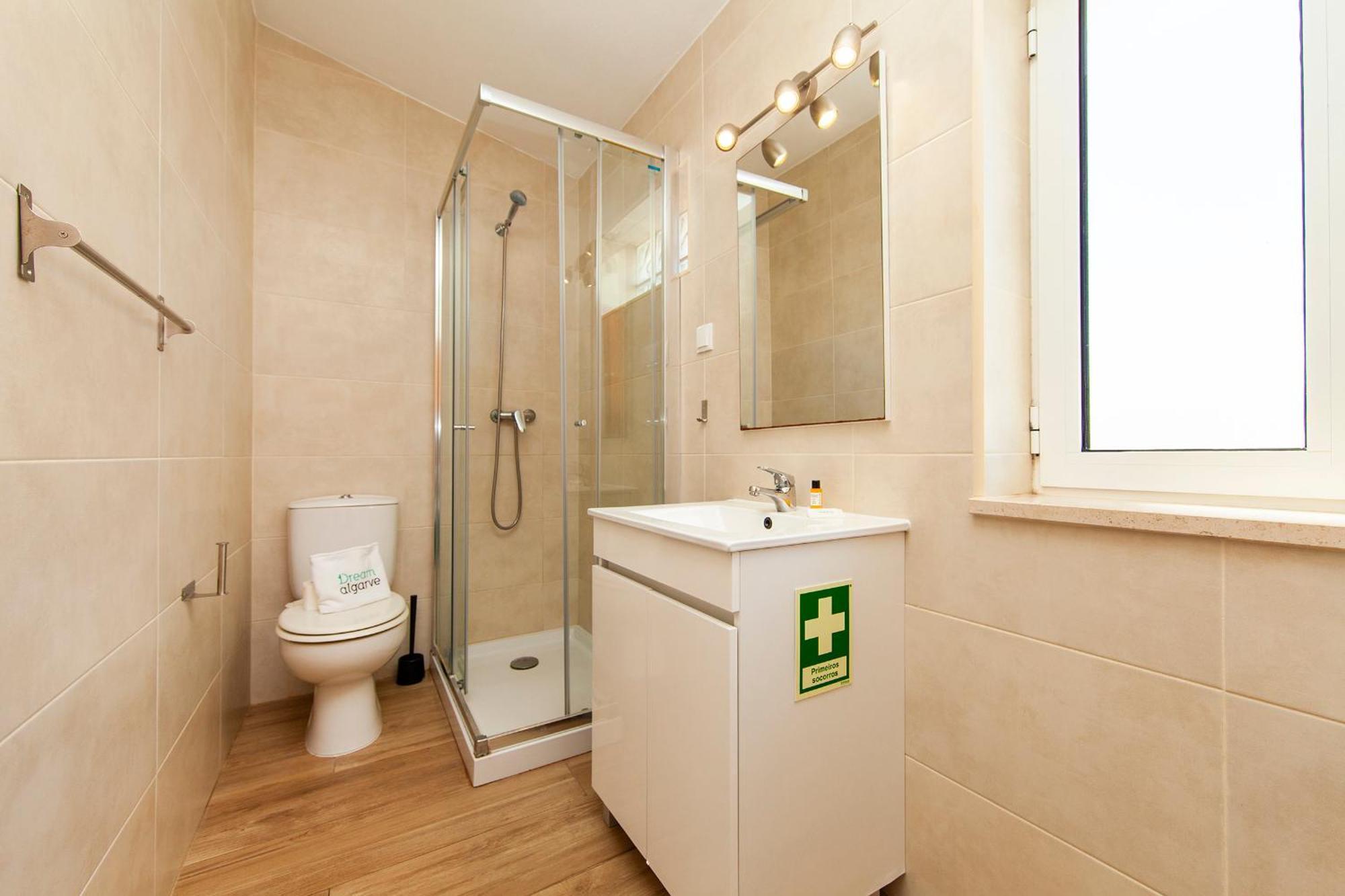 A38 - Rising Sun Top-Floor Flat Лагос Екстериор снимка
