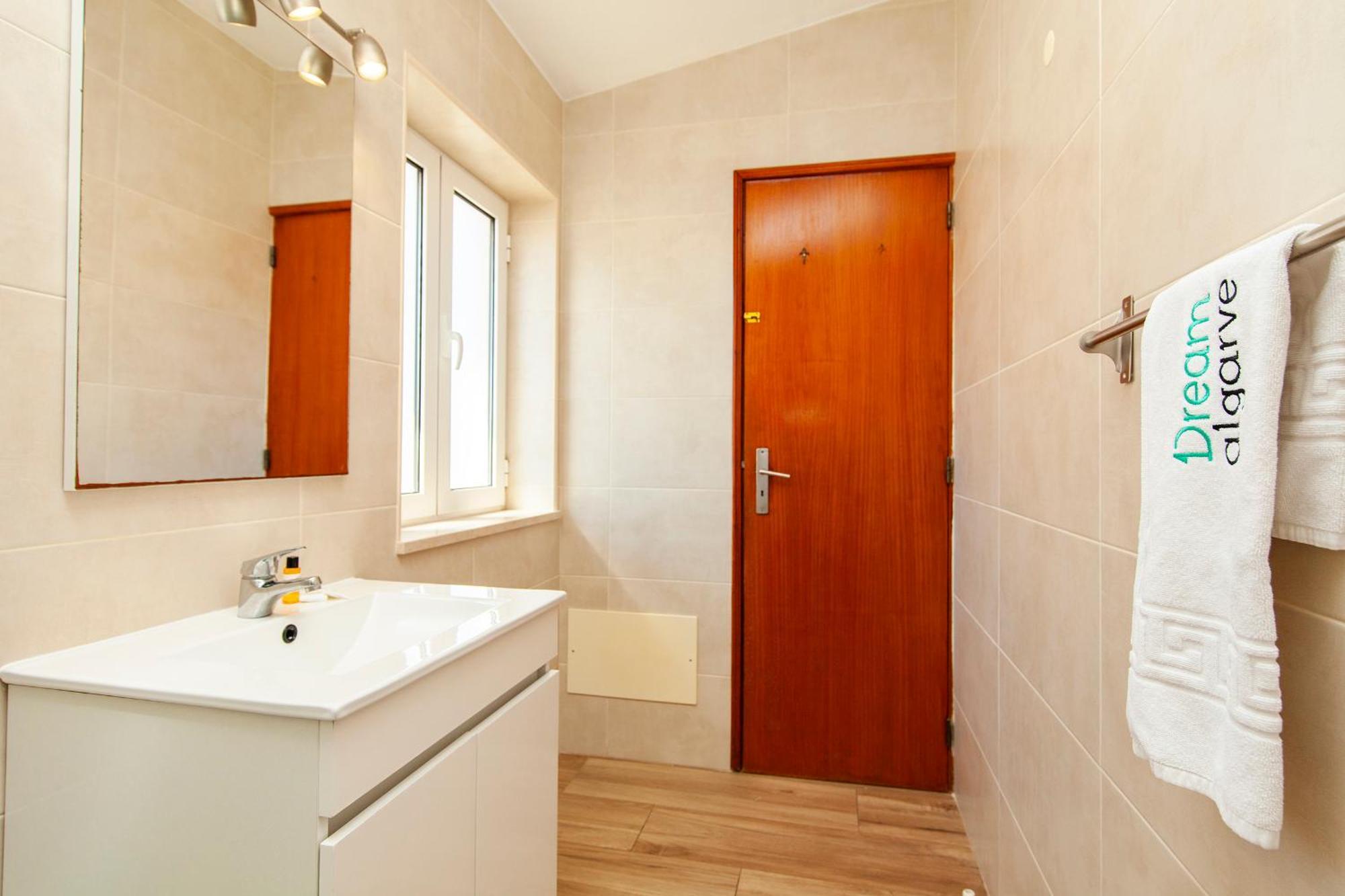 A38 - Rising Sun Top-Floor Flat Лагос Екстериор снимка